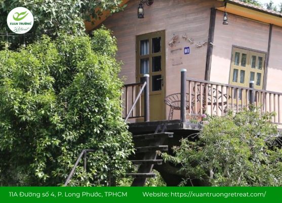 Không gian phòng nghỉ bungalow đơn giản, ấm cúng và gần gũi với thiên nhiên