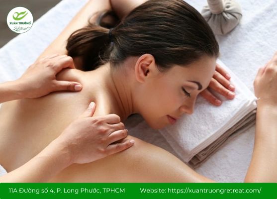 Bấm huyệt vùng lõm sau đầu giảm đau đầu và căng thẳng tinh thần