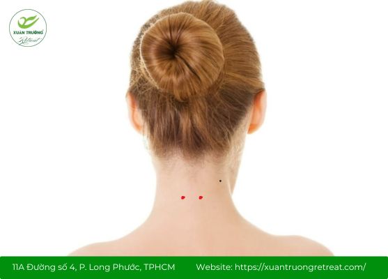 Xác định đúng vị trí huyệt Bách Lao trước khi tác động