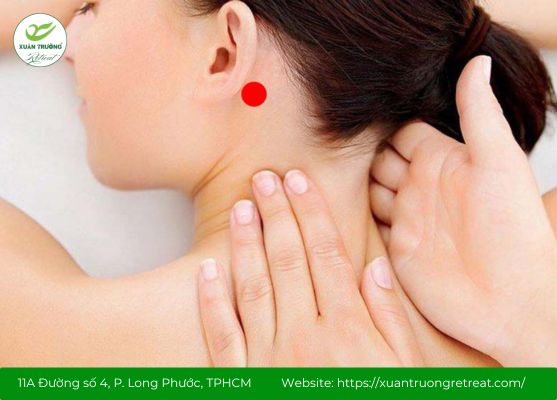 Vị trí chính xác của huyệt Ế Minh vùng cổ