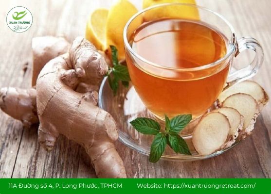 Pha nước gừng ấm giúp làm ấm cổ họng và tăng đề kháng