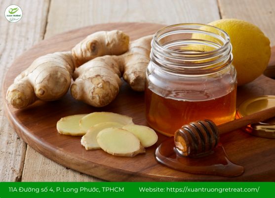 Mật ong kết hợp gừng tươi giúp làm ấm và giảm ho